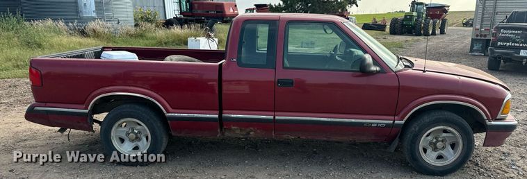 image for item EE7585 1996 Chevrolet S10 Ext. Cab pickup truck