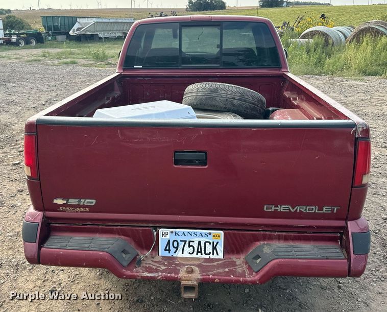 image for item EE7585 1996 Chevrolet S10 Ext. Cab pickup truck