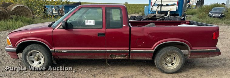 image for item EE7585 1996 Chevrolet S10 Ext. Cab pickup truck