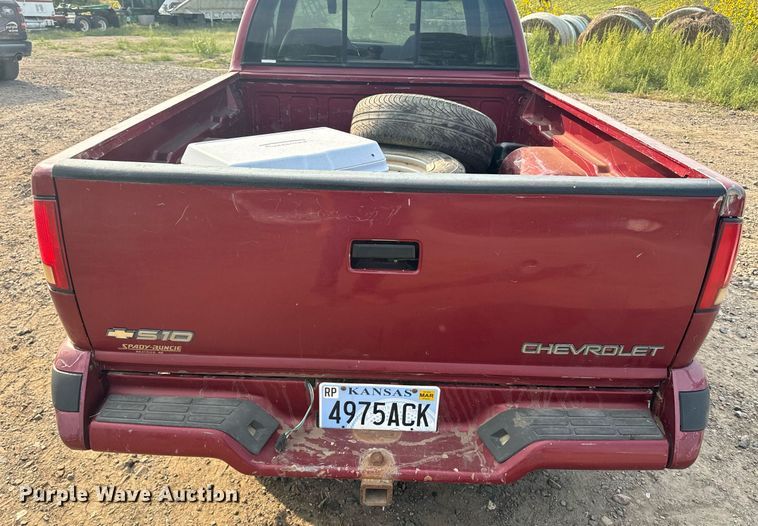 image for item EE7585 1996 Chevrolet S10 Ext. Cab pickup truck