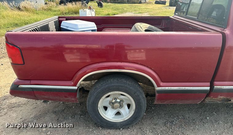 image for item EE7585 1996 Chevrolet S10 Ext. Cab pickup truck