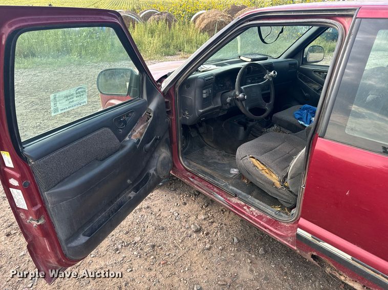 image for item EE7585 1996 Chevrolet S10 Ext. Cab pickup truck