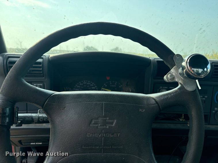 image for item EE7585 1996 Chevrolet S10 Ext. Cab pickup truck