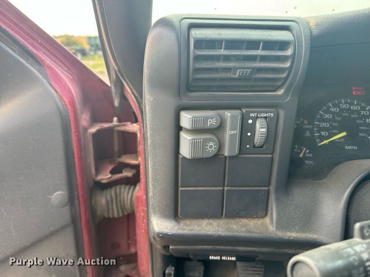 image for item EE7585 1996 Chevrolet S10 Ext. Cab pickup truck