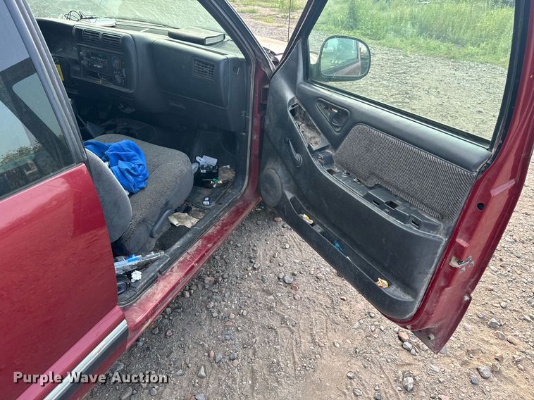 image for item EE7585 1996 Chevrolet S10 Ext. Cab pickup truck