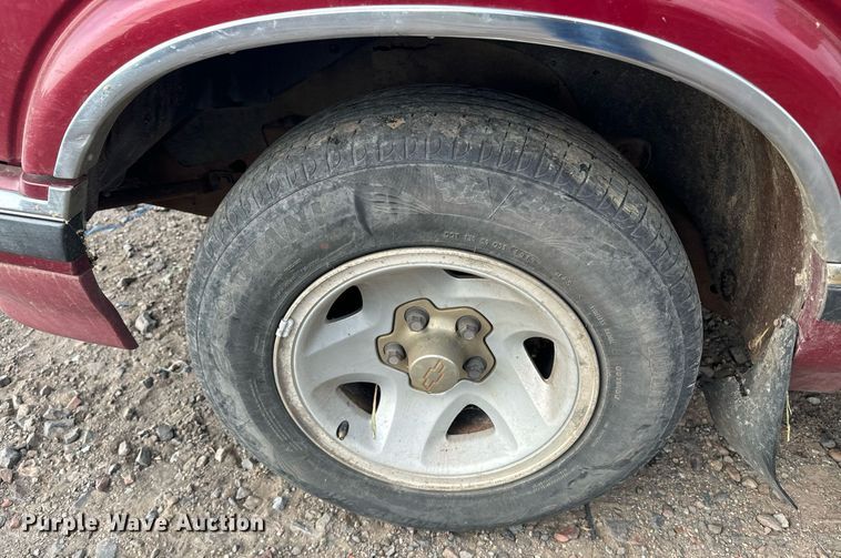 image for item EE7585 1996 Chevrolet S10 Ext. Cab pickup truck