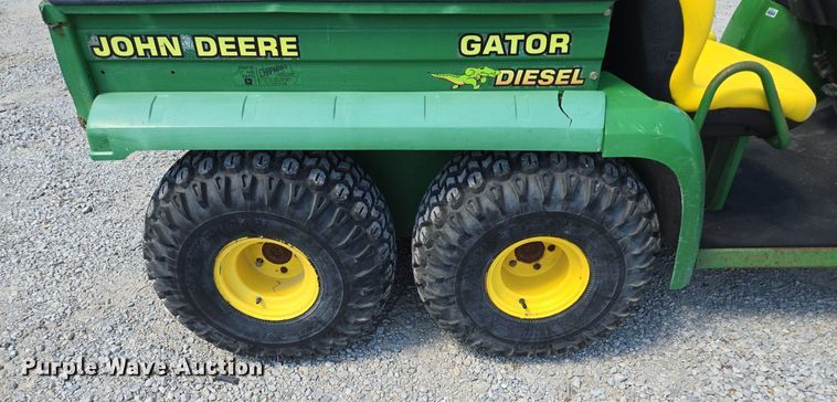 image for item EE8492 1998 John Deere  Gator utility vehicle