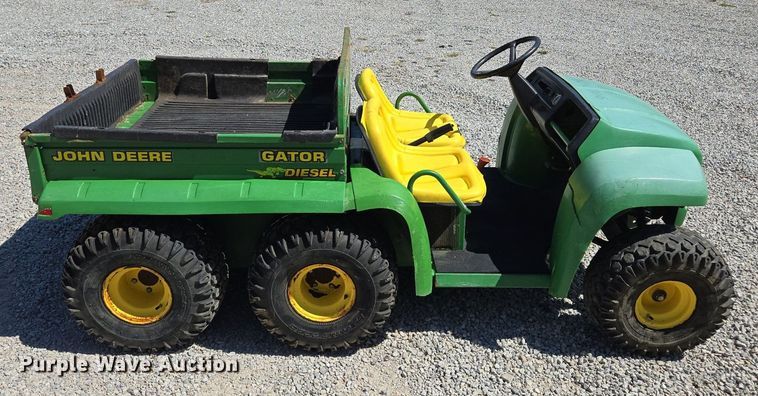 image for item EE8494 John Deere  Gator  utility vehicle