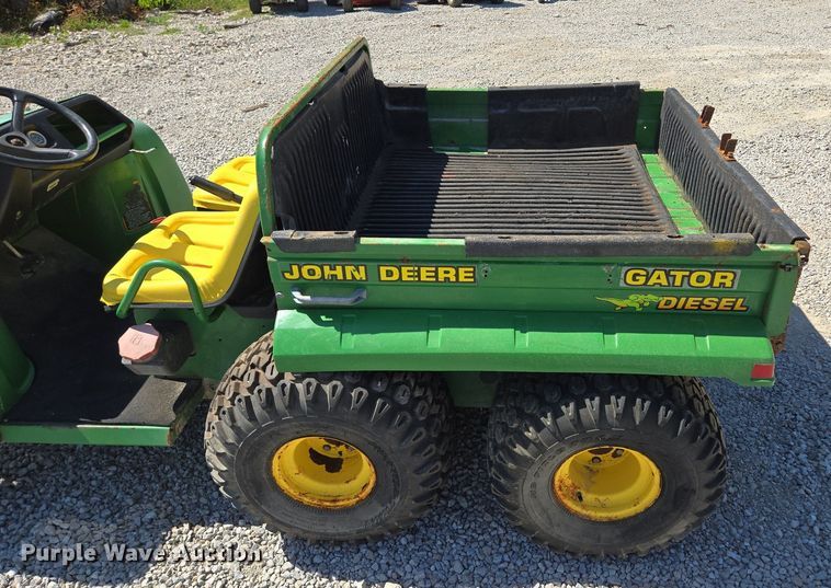 image for item EE8494 John Deere  Gator  utility vehicle