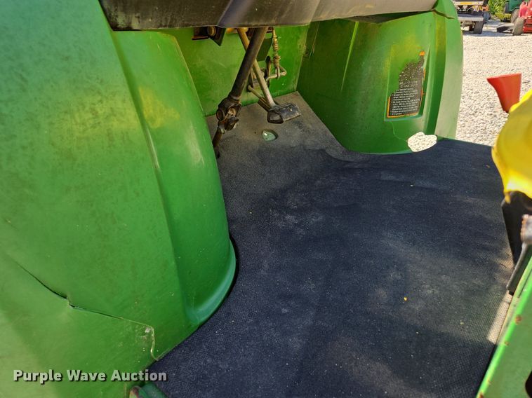 image for item EE8494 John Deere  Gator  utility vehicle