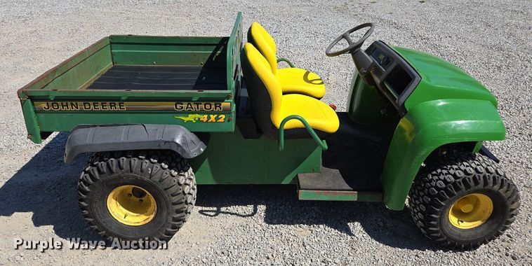 image for item EE8495 John Deere  Gator  utility vehicle