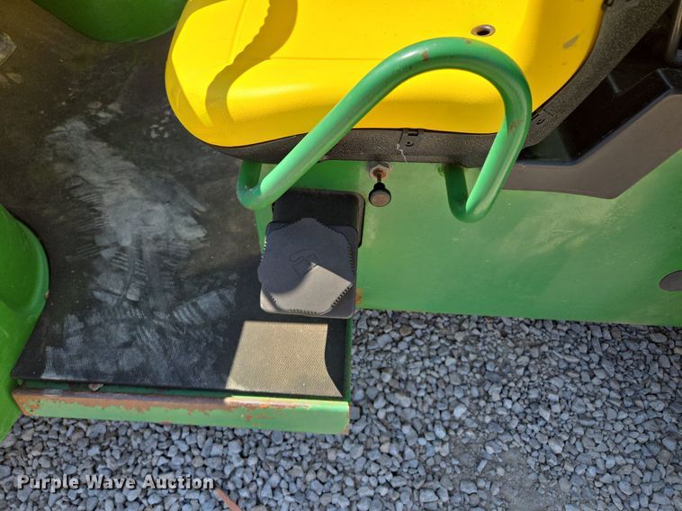 image for item EE8495 John Deere  Gator  utility vehicle