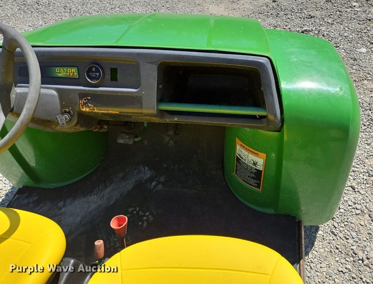 image for item EE8495 John Deere  Gator  utility vehicle