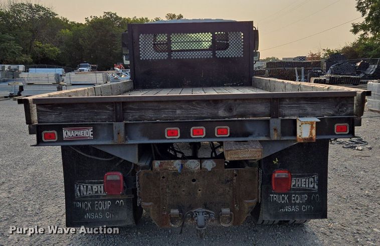 image for item EE8496 2005 International  4400 flatbed truck