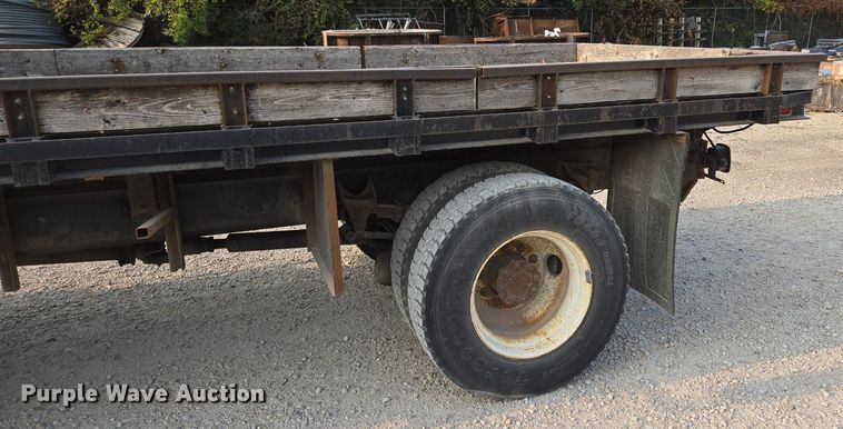 image for item EE8496 2005 International  4400 flatbed truck