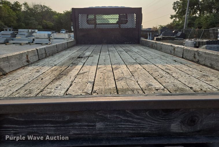 image for item EE8496 2005 International  4400 flatbed truck