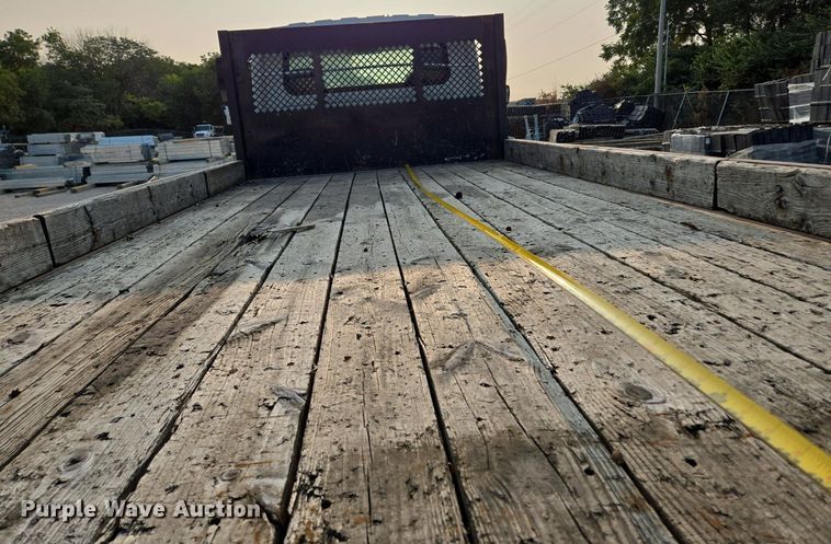 image for item EE8496 2005 International  4400 flatbed truck