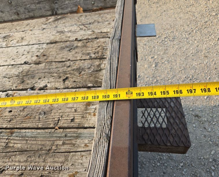 image for item EE8496 2005 International  4400 flatbed truck