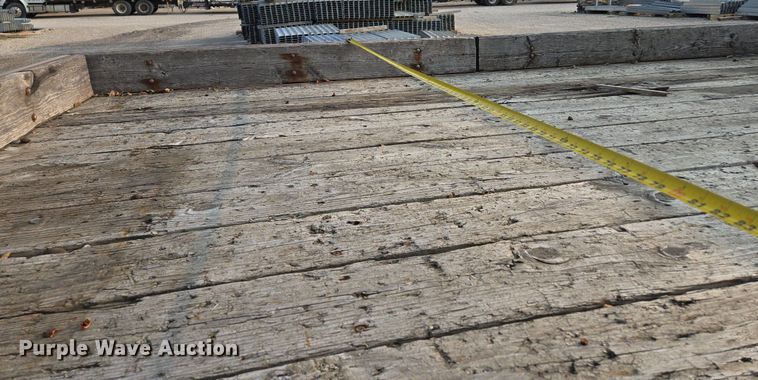 image for item EE8496 2005 International  4400 flatbed truck