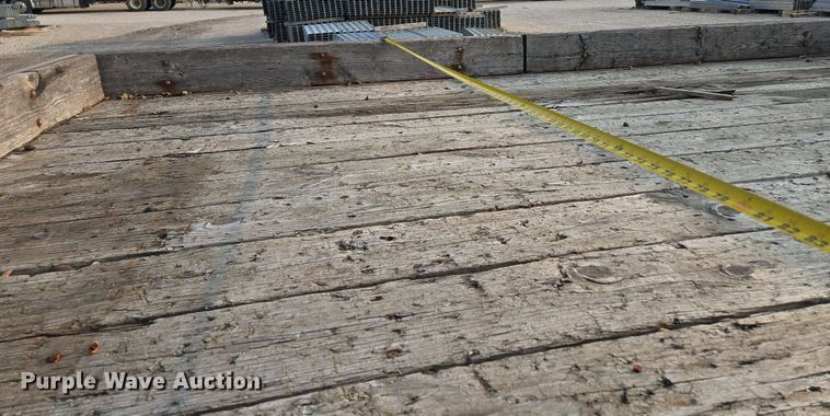 image for item EE8496 2005 International  4400 flatbed truck