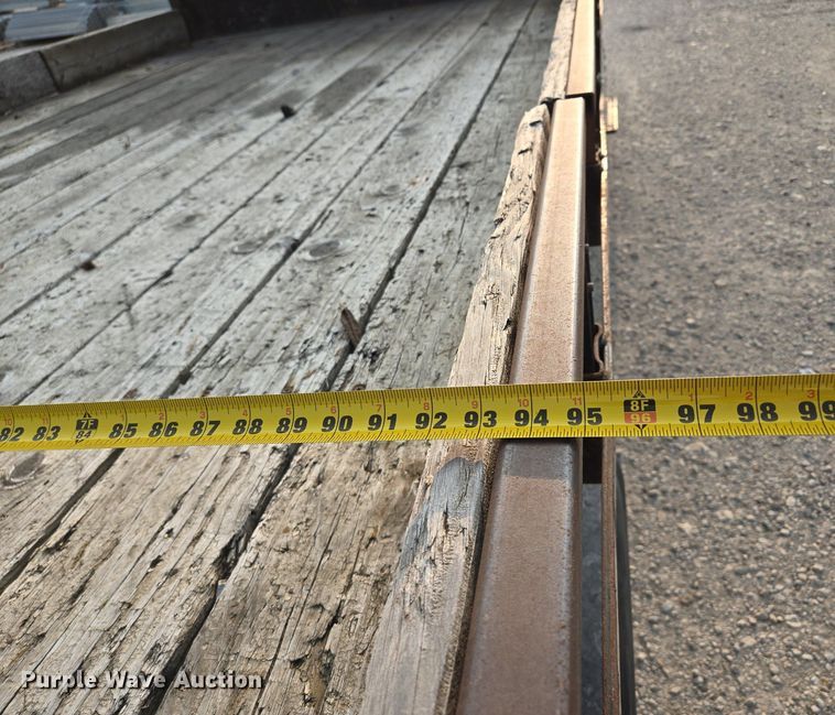 image for item EE8496 2005 International  4400 flatbed truck