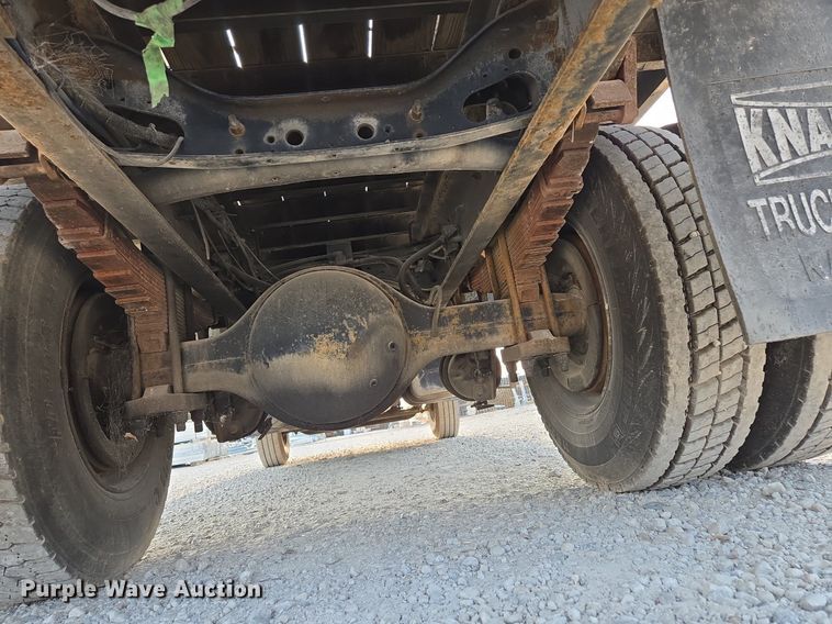 image for item EE8496 2005 International  4400 flatbed truck