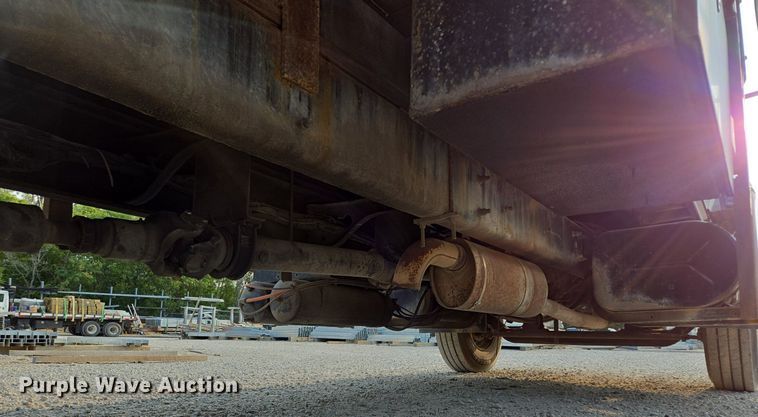 image for item EE8496 2005 International  4400 flatbed truck