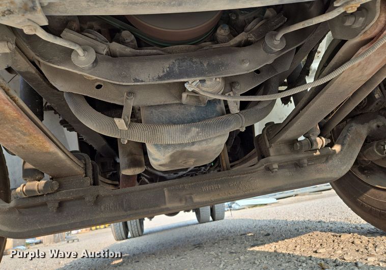 image for item EE8496 2005 International  4400 flatbed truck