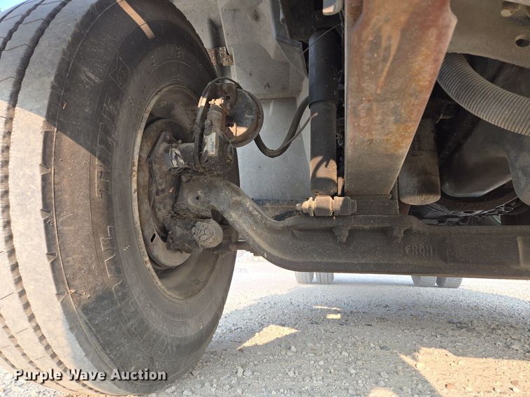 image for item EE8496 2005 International  4400 flatbed truck