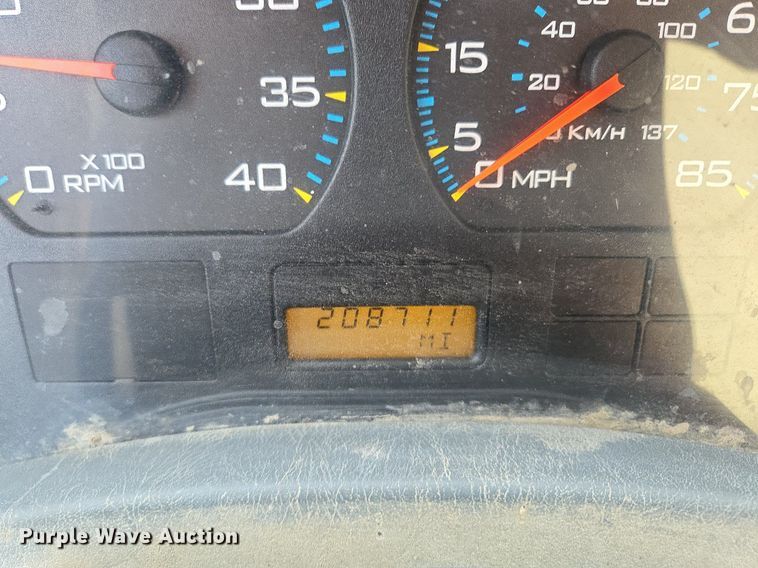 image for item EE8496 2005 International  4400 flatbed truck