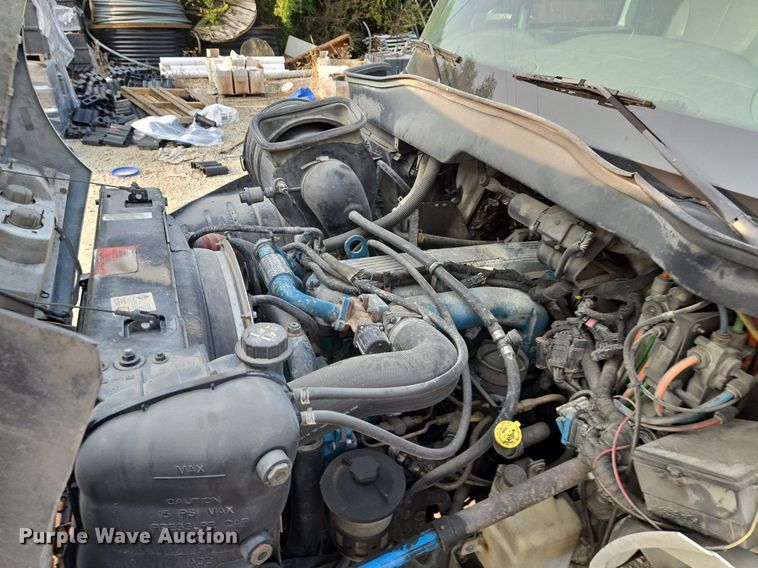 image for item EE8496 2005 International  4400 flatbed truck