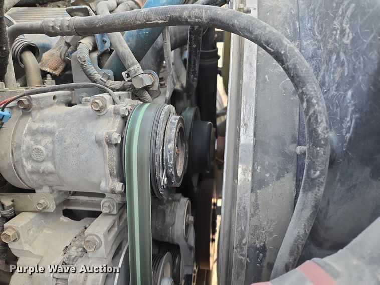 image for item EE8496 2005 International  4400 flatbed truck