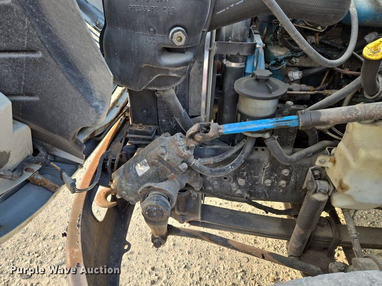 image for item EE8496 2005 International  4400 flatbed truck