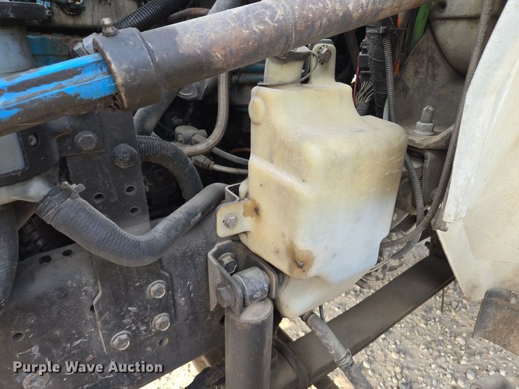 image for item EE8496 2005 International  4400 flatbed truck