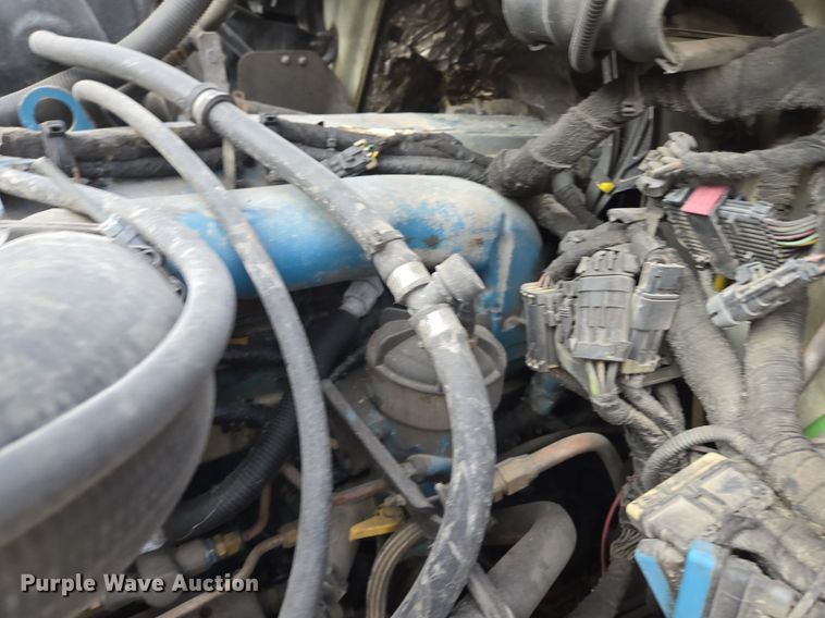 image for item EE8496 2005 International  4400 flatbed truck