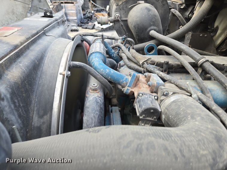 image for item EE8496 2005 International  4400 flatbed truck