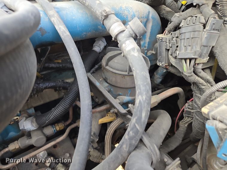 image for item EE8496 2005 International  4400 flatbed truck