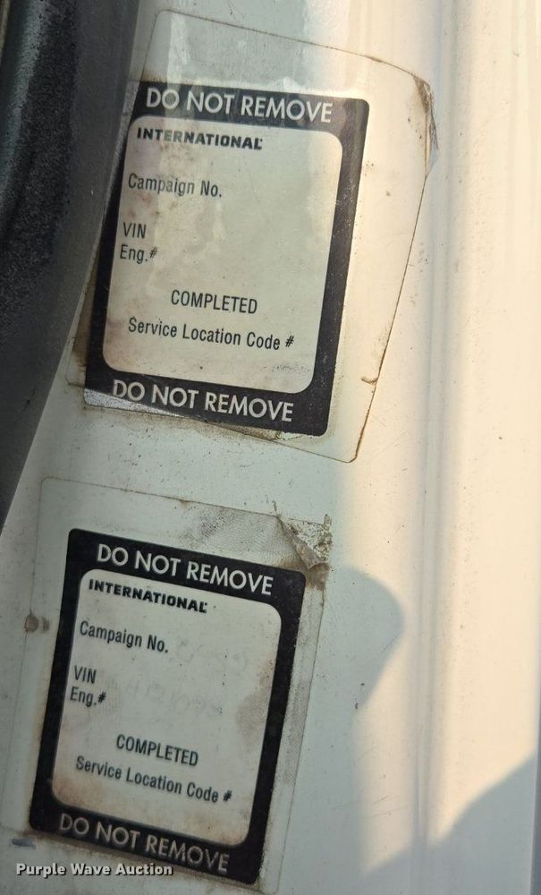 image for item EE8496 2005 International  4400 flatbed truck