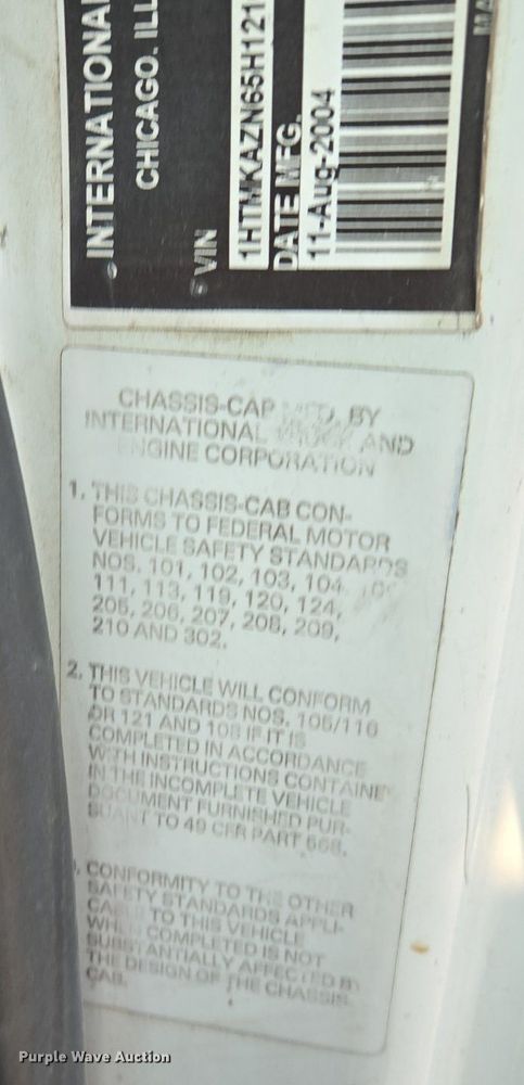 image for item EE8496 2005 International  4400 flatbed truck