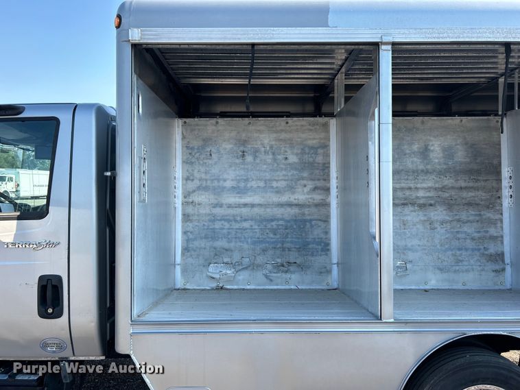 image for item EG0816 2014 International  TerraStar delivery truck