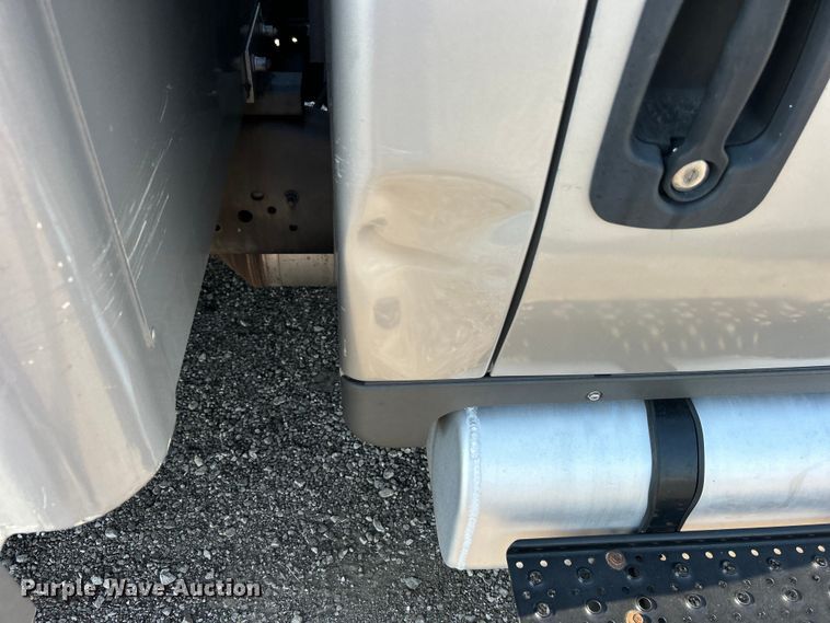 image for item EG0816 2014 International  TerraStar delivery truck