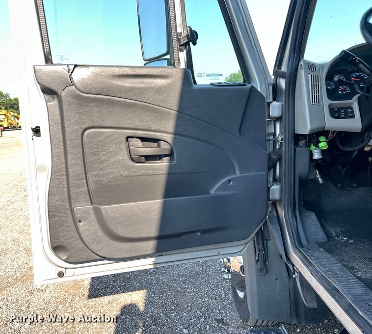 image for item EG0816 2014 International  TerraStar delivery truck