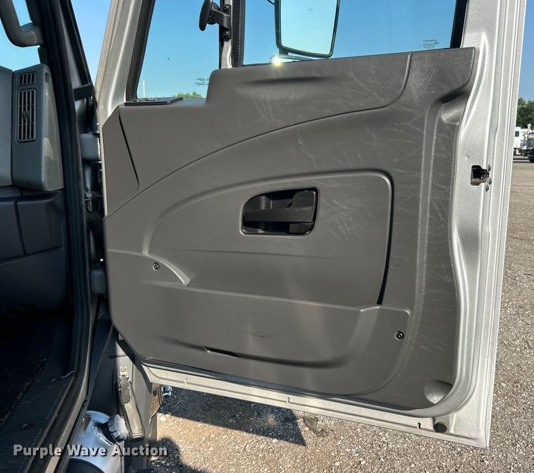 image for item EG0816 2014 International  TerraStar delivery truck