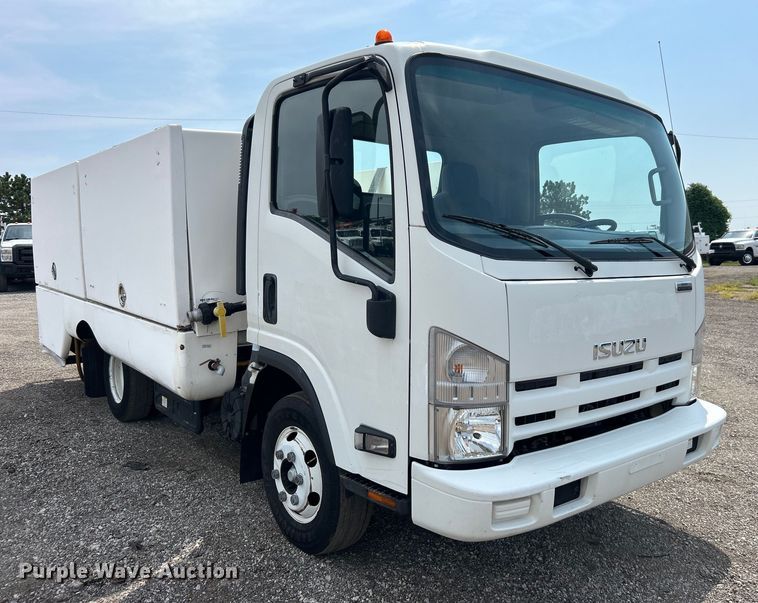 image for item EG0972 2014 Isuzu  sprayer truck