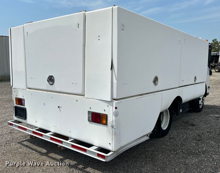 image for item EG0972 2014 Isuzu  sprayer truck