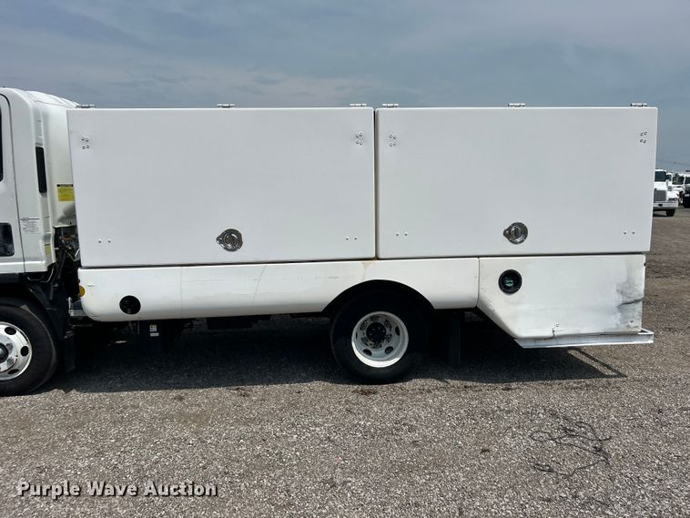 image for item EG0972 2014 Isuzu  sprayer truck