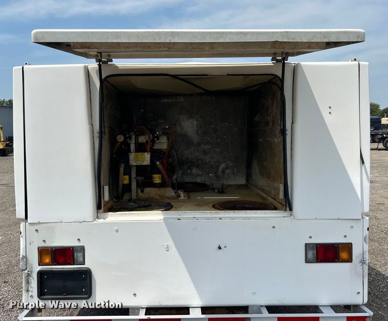 image for item EG0972 2014 Isuzu  sprayer truck