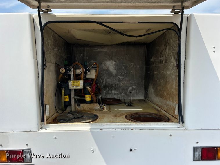 image for item EG0972 2014 Isuzu  sprayer truck