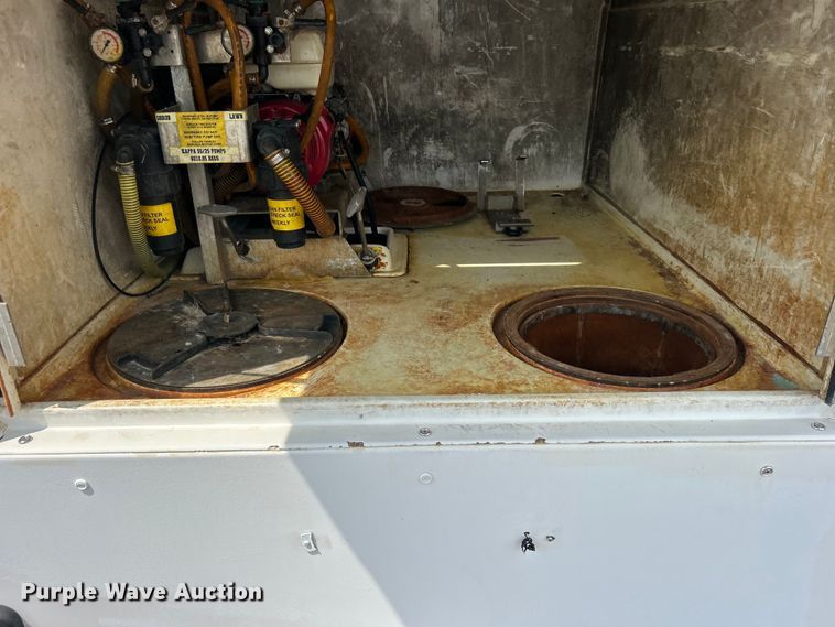 image for item EG0972 2014 Isuzu  sprayer truck