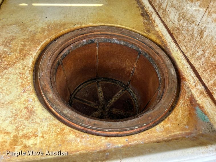 image for item EG0972 2014 Isuzu  sprayer truck